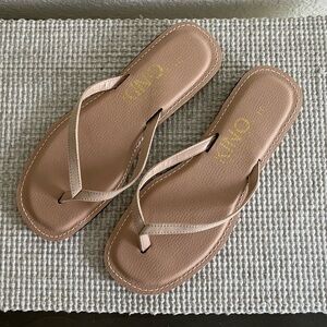 Womens Kino thong sandals NWOT